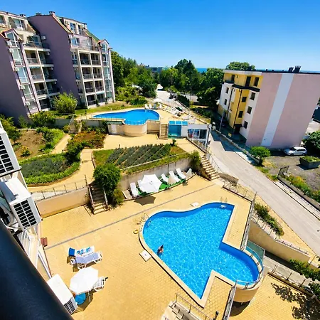 Hills - Pools & Prime Location Апартамент Каварна