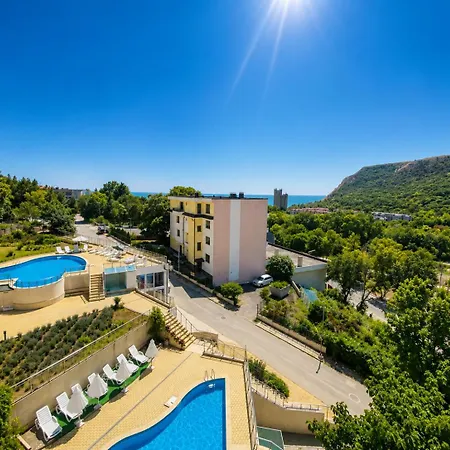 Hills - Pools & Prime Location Апартамент *