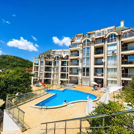 Hills - Pools & Prime Location Апартамент Каварна